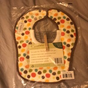 Sproutwise Thirsty Bib